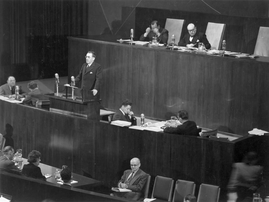 Carl Berendsen addressing the United Nations, 1946