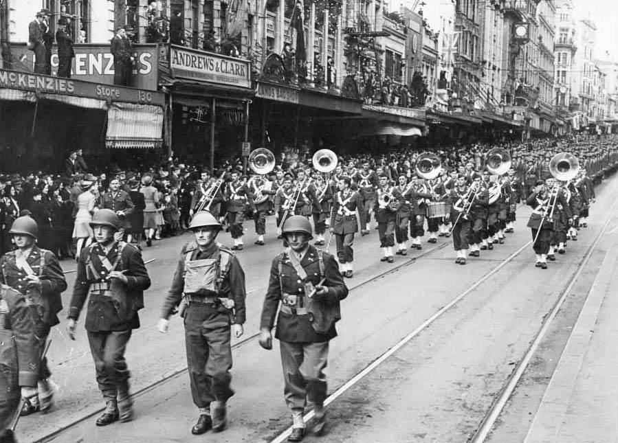 US troops march along Queen Street, Auckland