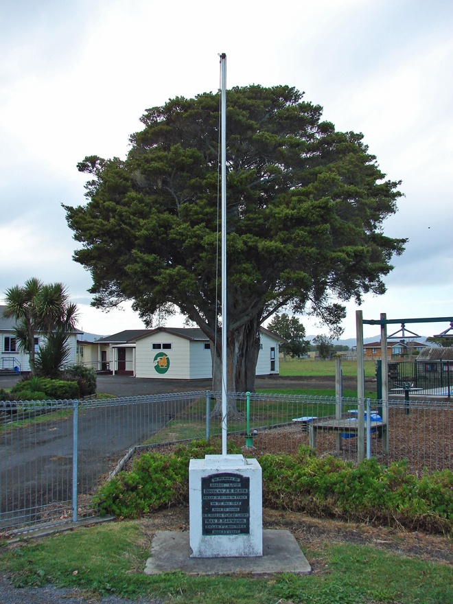 Kopuarahi School memorial flagstaff