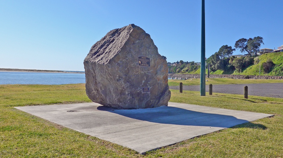 Maketū memorial boulder