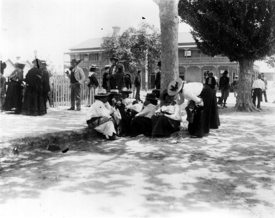 Māori voters at Rotorua, about 1908