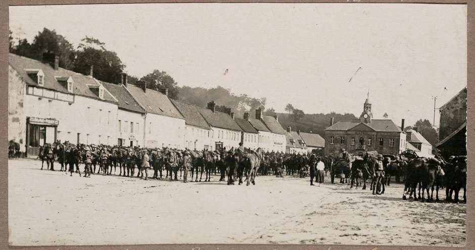 NZ mounted troops in Hucqueliers, France