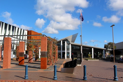New Lynn Memorial Library and Square