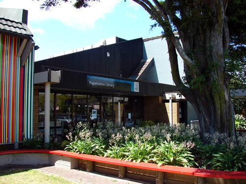 Papatoetoe war memorial library