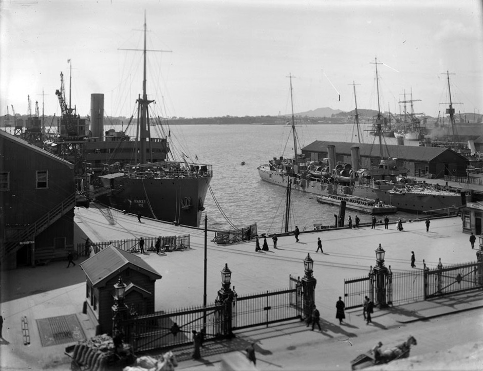 HMS <em>Philomel</em> in Auckland, 1914