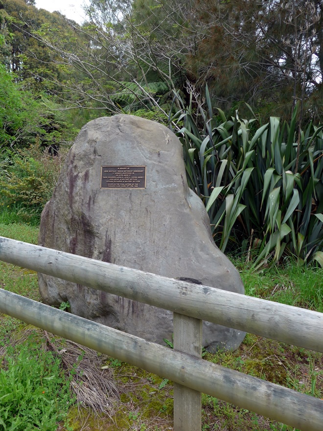 Whiteley memorial, Pukearuhe