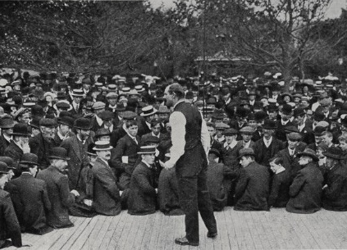 Strikers' meeting at the Triangle, Dunedin, 1913