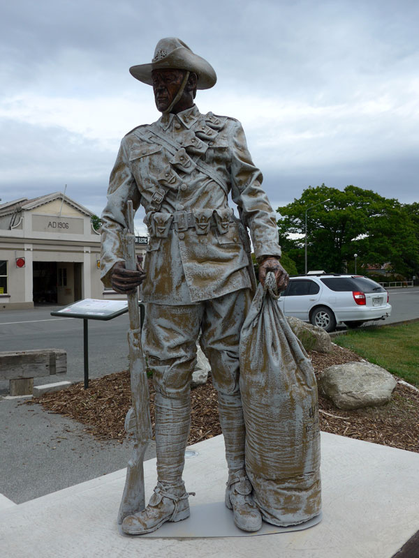 Trooper Mackenzie statue, Fairlie