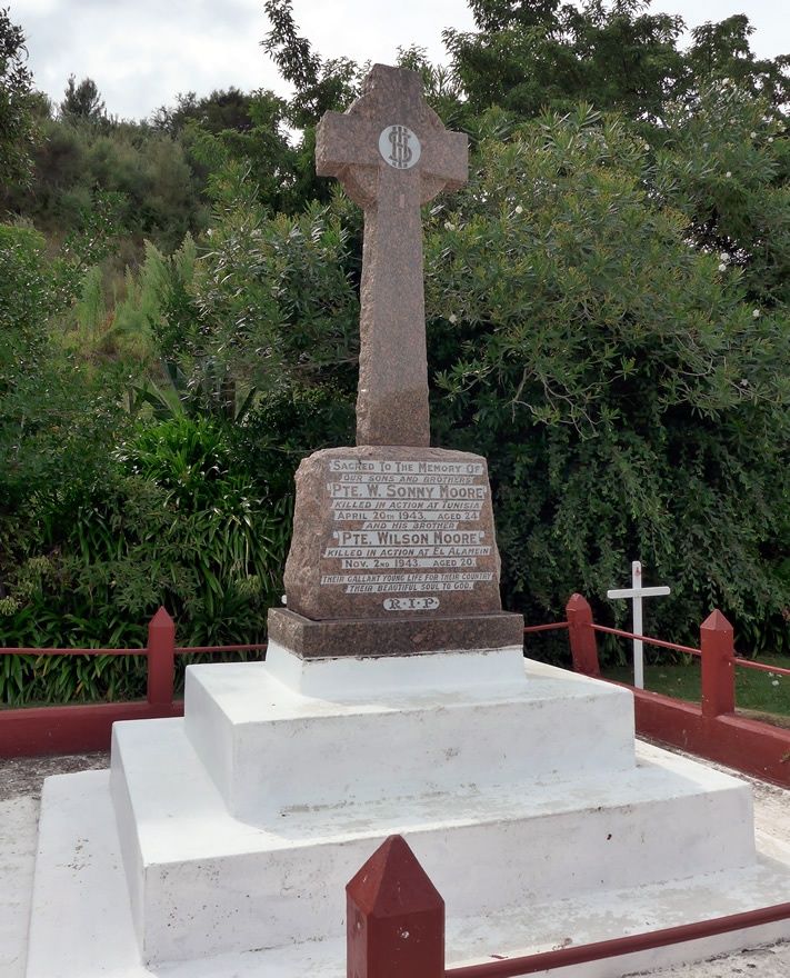 Waiaua marae memorial cross