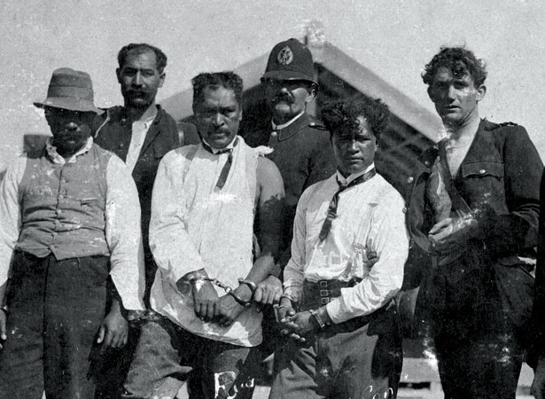 Rua Kēnana and his son Whatu, handcuffed