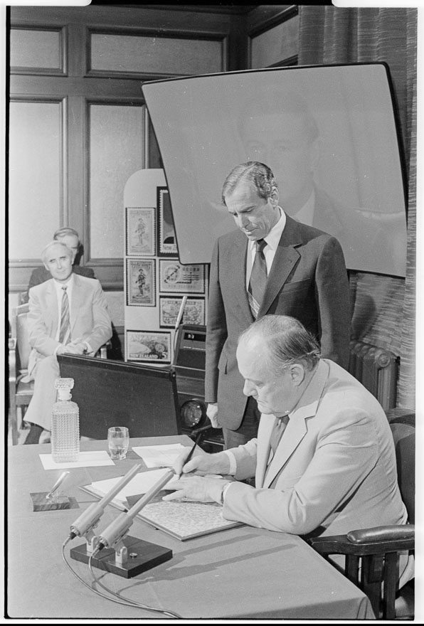 Signing the Closer Economic Relations agreement