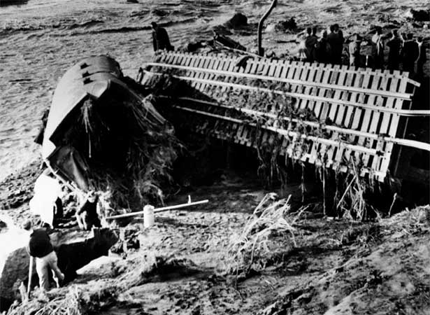 Train wreckage at Tangiwai