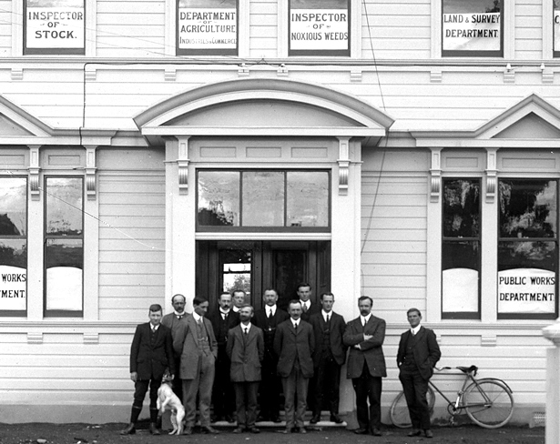 Stratford government building, 1913