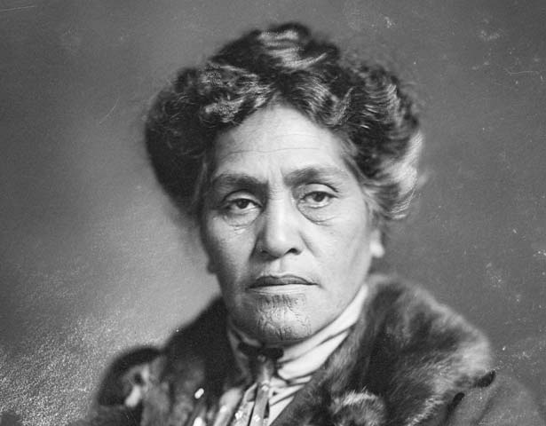 Hēni Materoa Carroll