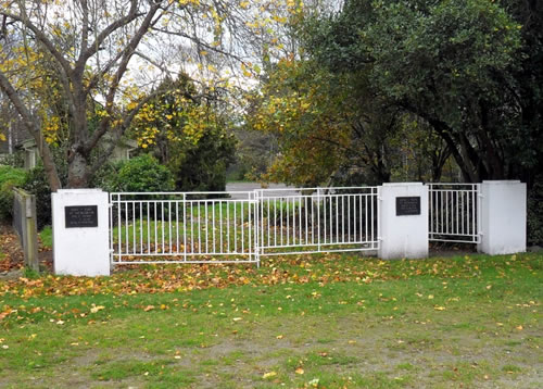 Blue Cliffs school war memorial