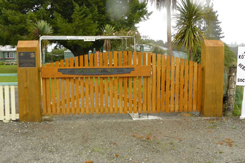 Kōtuku school memorial