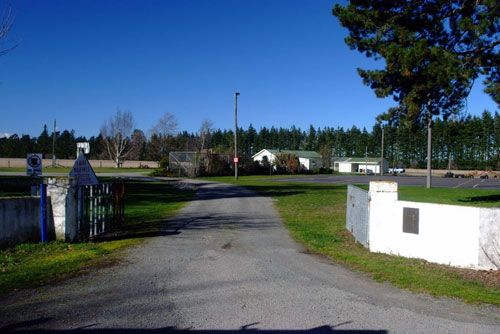 Kowai Domain war memorial gates