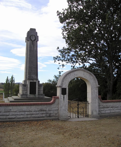 Maheno war memorial cenotaph