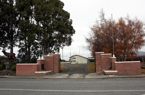 Mossburn war memorial