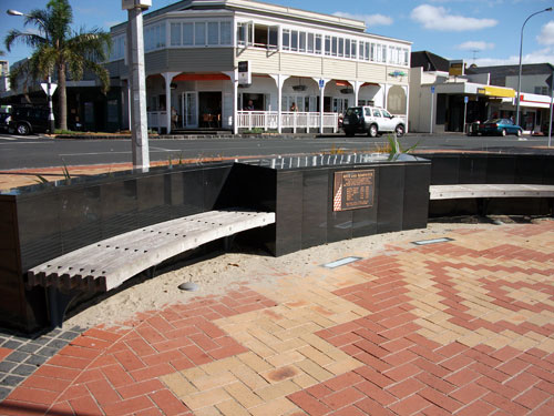 St Heliers war memorial seats