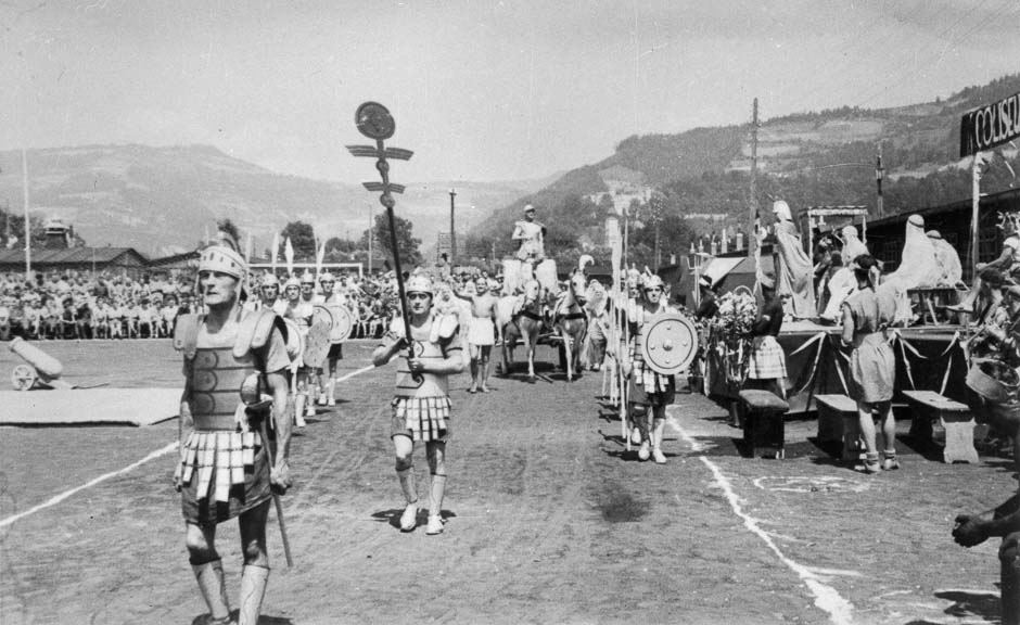 prisoners dressed as Romans