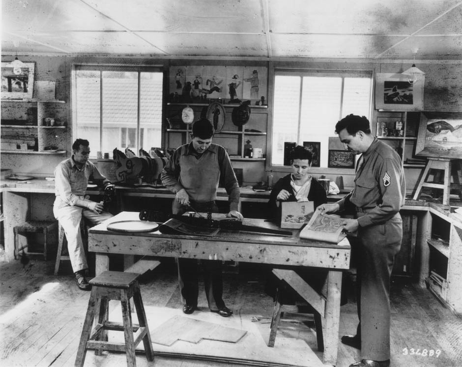 US servicemen learning to carve