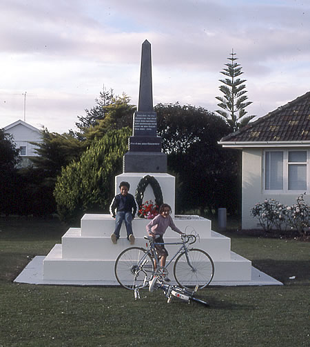 Ōtaki war memorial