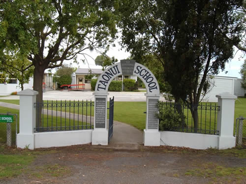 Taonui School war memorial