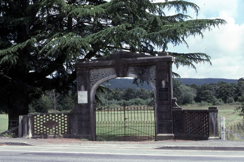 Wakefield war memorial arch