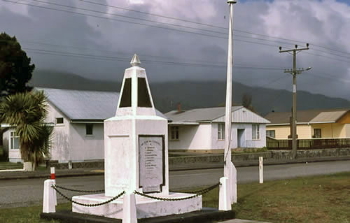 Waimangaroa war memorial