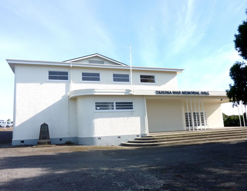 Tāhuna war memorial