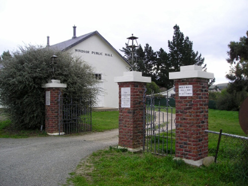 Windsor war memorial gates