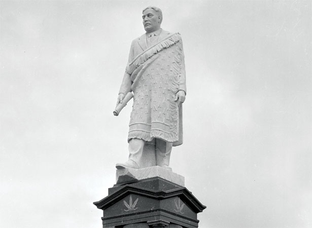 Māui Pōmare statue at Manukorihi Pā, Waitara, 1936