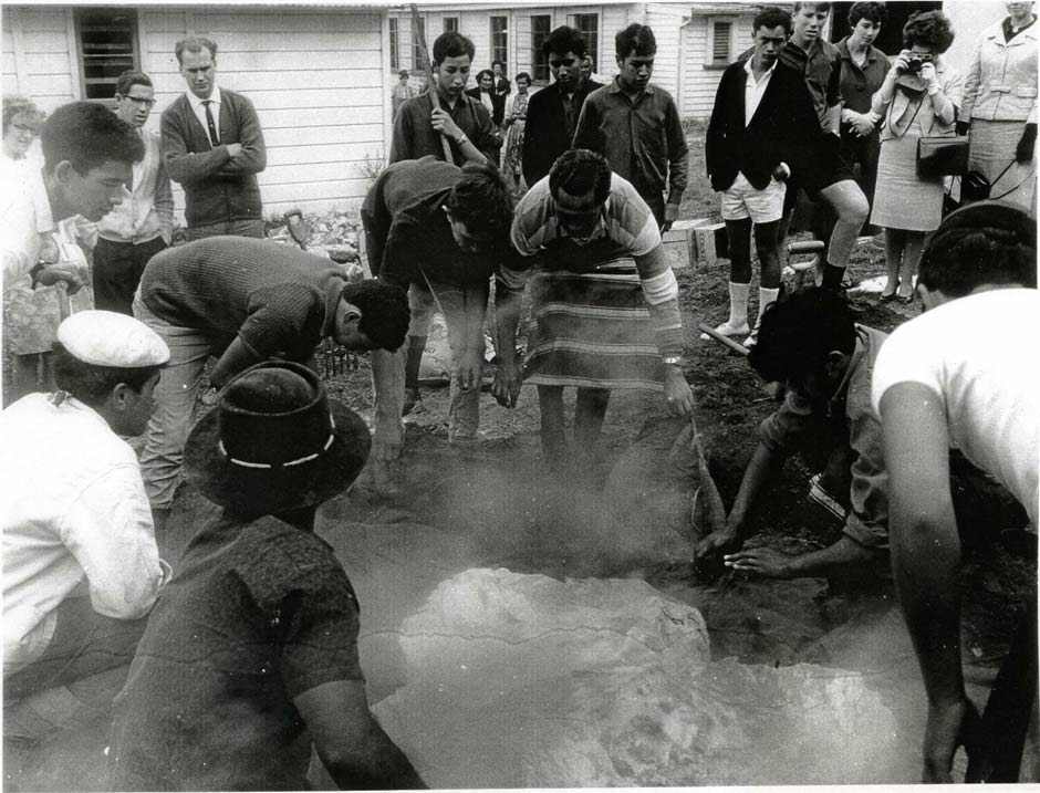 Cooking on a hangi 