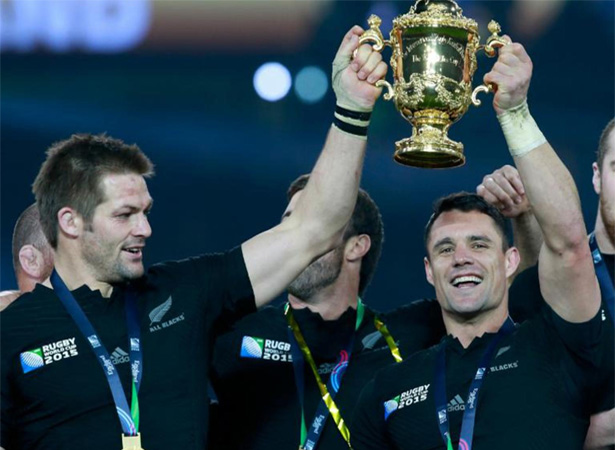 Richie McCaw and Dan Carter with the Webb Ellis Cup