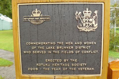 Kotuku school plaque