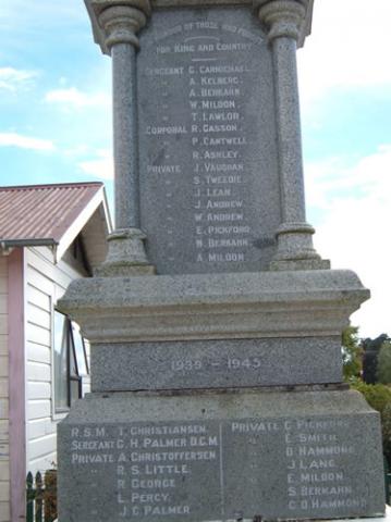 Makotuku memorial