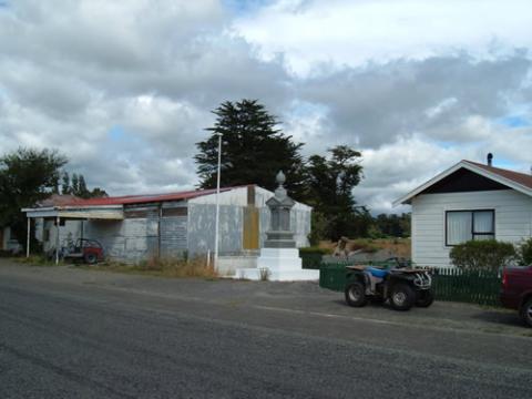 Makotuku memorial