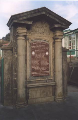 Kilbirnie memorial - detail