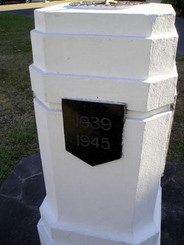 Woolston war memorial c1986
