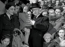 Peter Fraser and Countess Wodzicka with Polish children