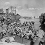 New Zealand soldiers disembark at Taranto