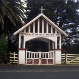 Arapōhue memorial gate