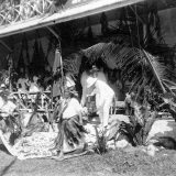Cook Islanders present gifts to the Governor General 