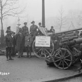 NZ soldiers showing off captured field guns in London
