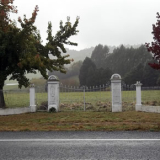 Māpiu war memorial gates
