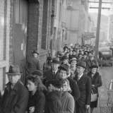 Queuing for rationed goods
