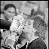 David Kirk kisses the Webb Ellis Cup, 1987
