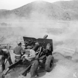 NZ gun crew in Korea