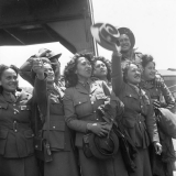 Maori WAACs welcome the Maori Battalion